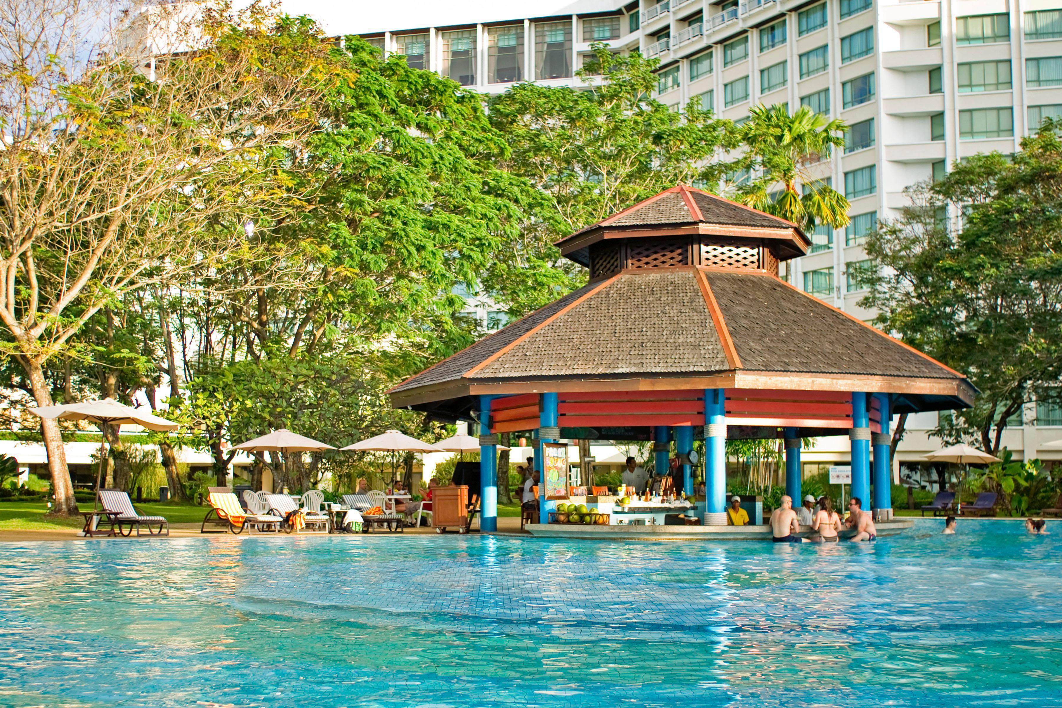 Hotel The Pacific Sutera Kota Kinabalu Zewnętrze zdjęcie The swimming pool at the Royal Thai Hotel