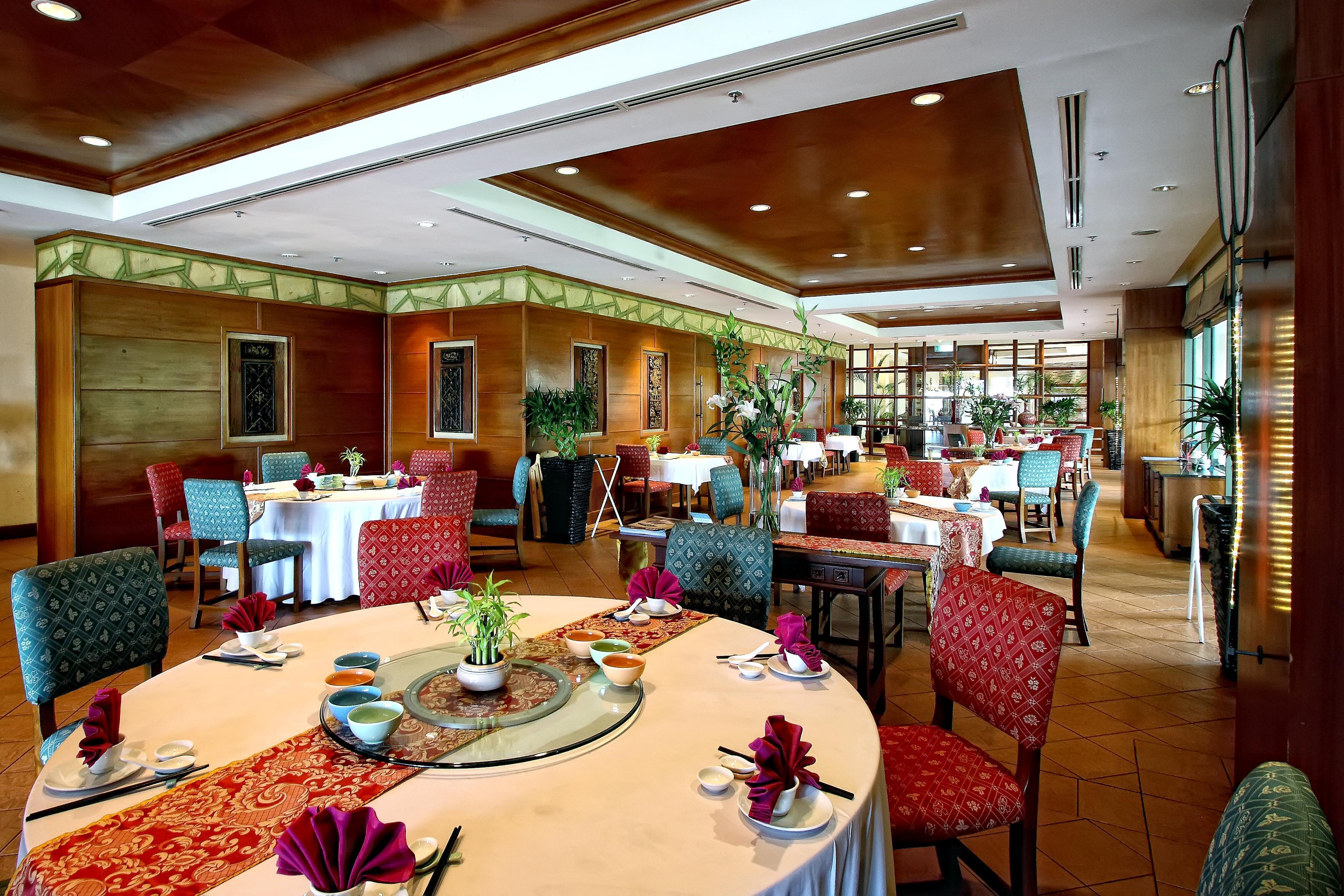 Hotel The Pacific Sutera Kota Kinabalu Zewnętrze zdjęcie A restaurant in a hotel