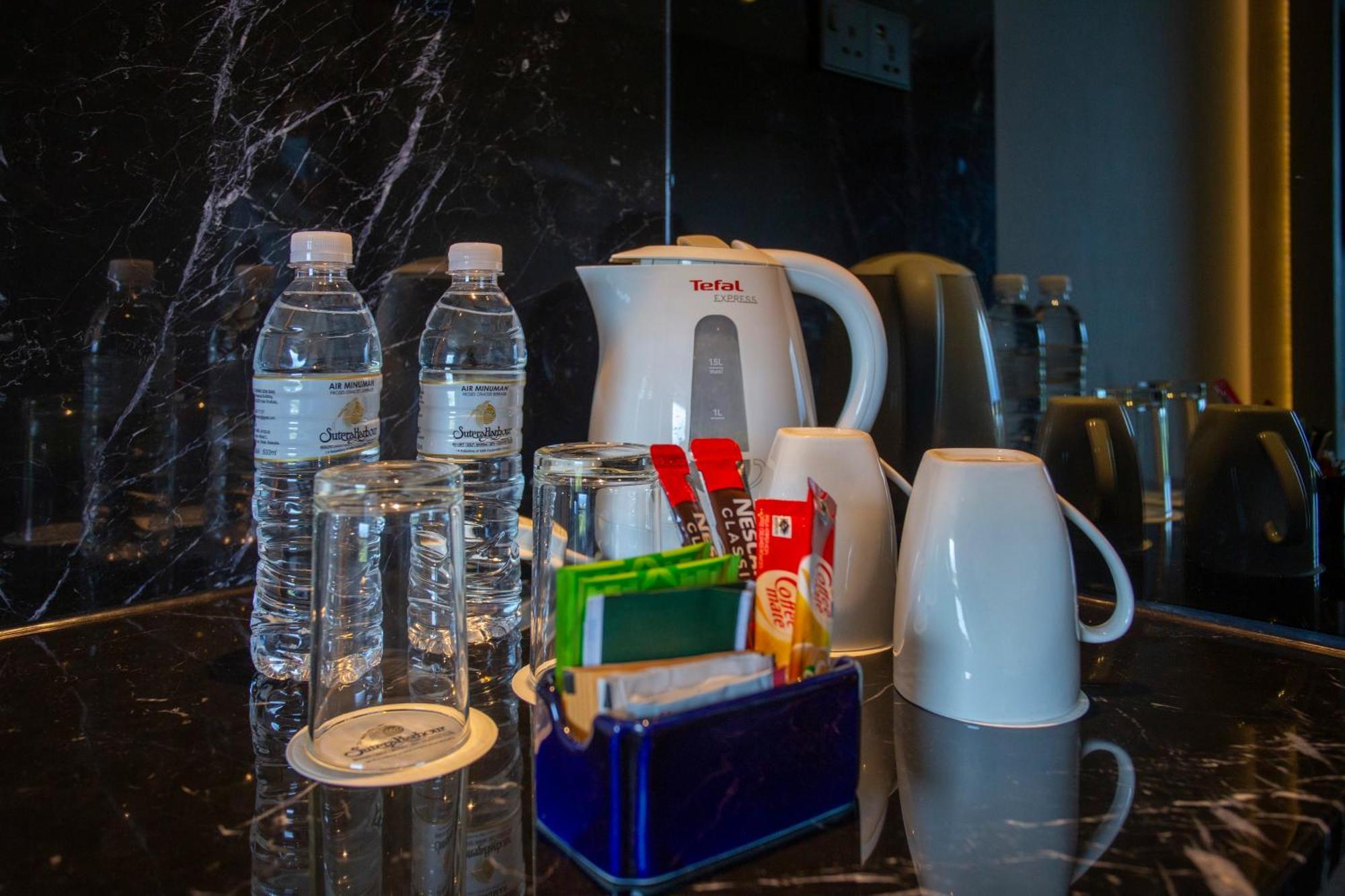 Hotel The Pacific Sutera Kota Kinabalu Zewnętrze zdjęcie Bottled water in a hotel room