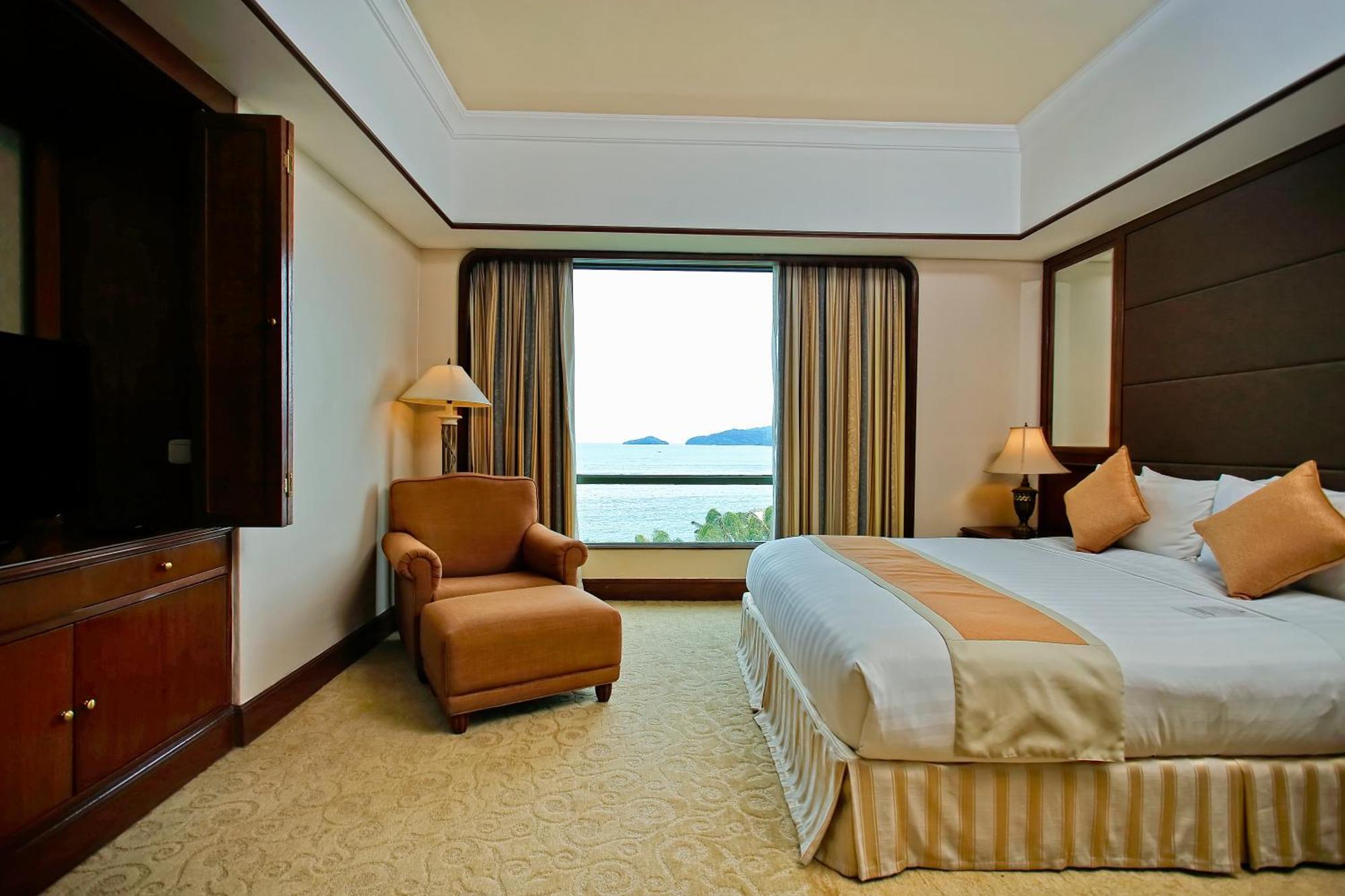 Hotel The Pacific Sutera Kota Kinabalu Zewnętrze zdjęcie A room at the hotel