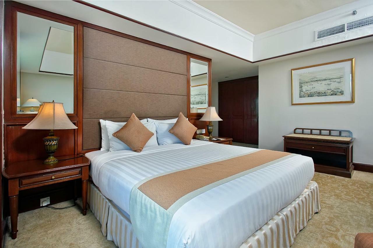 Hotel The Pacific Sutera Kota Kinabalu Zewnętrze zdjęcie A bedroom at the hotel